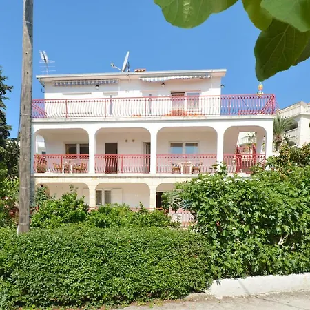 House Juretic - 50 M From The Appartement *