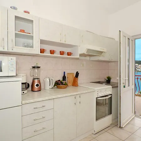 شقة House Juretic - 50 M From The *