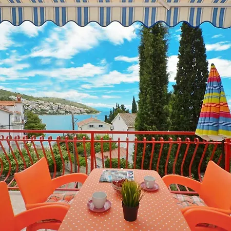 شقة House Juretic - 50 M From The *