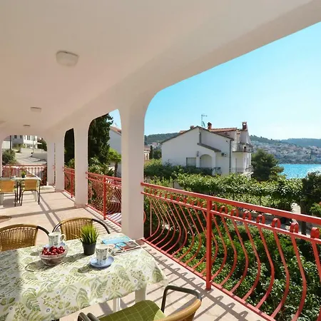 شقة House Juretic - 50 M From The *