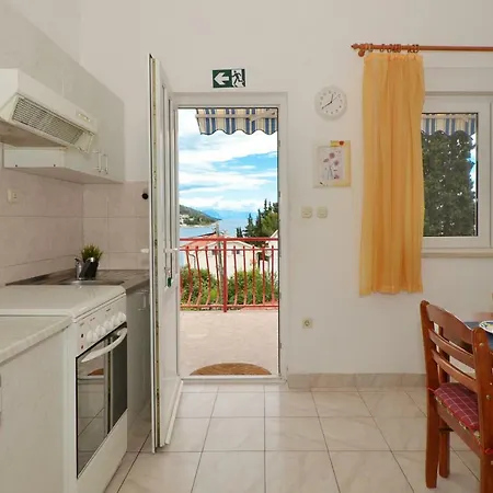 شقة House Juretic - 50 M From The *