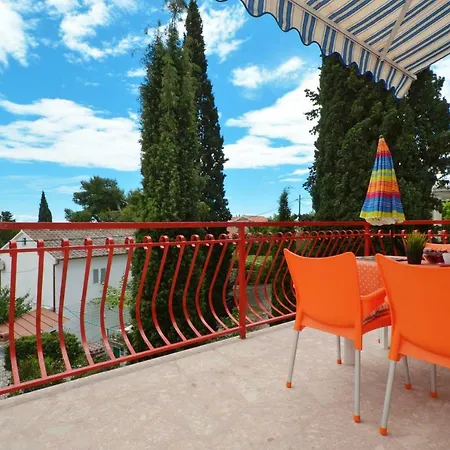 House Juretic - 50 M From The Traù