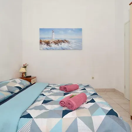House Juretic - 50 M From The Traù