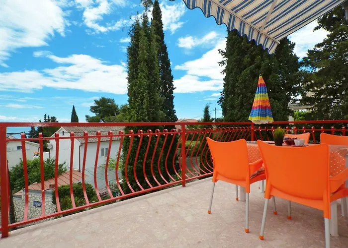 House Juretic - 50 M From The Traù