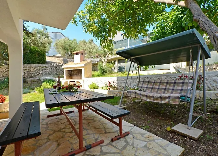 House Juretic - 50 M From The Traù