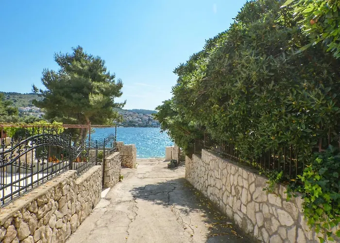 House Juretic - 50 M From The * Traù