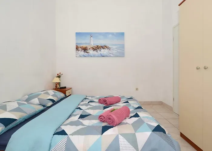 House Juretic - 50 M From The Traù