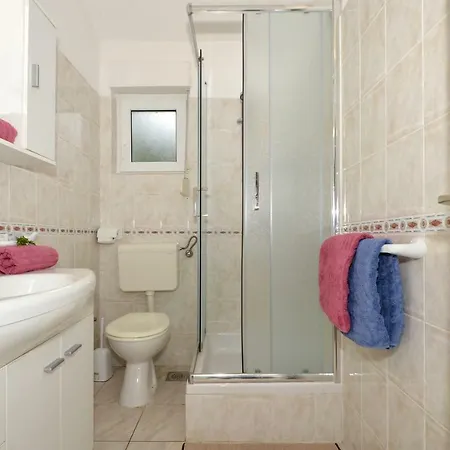 House Juretic - 50 M From The Daire